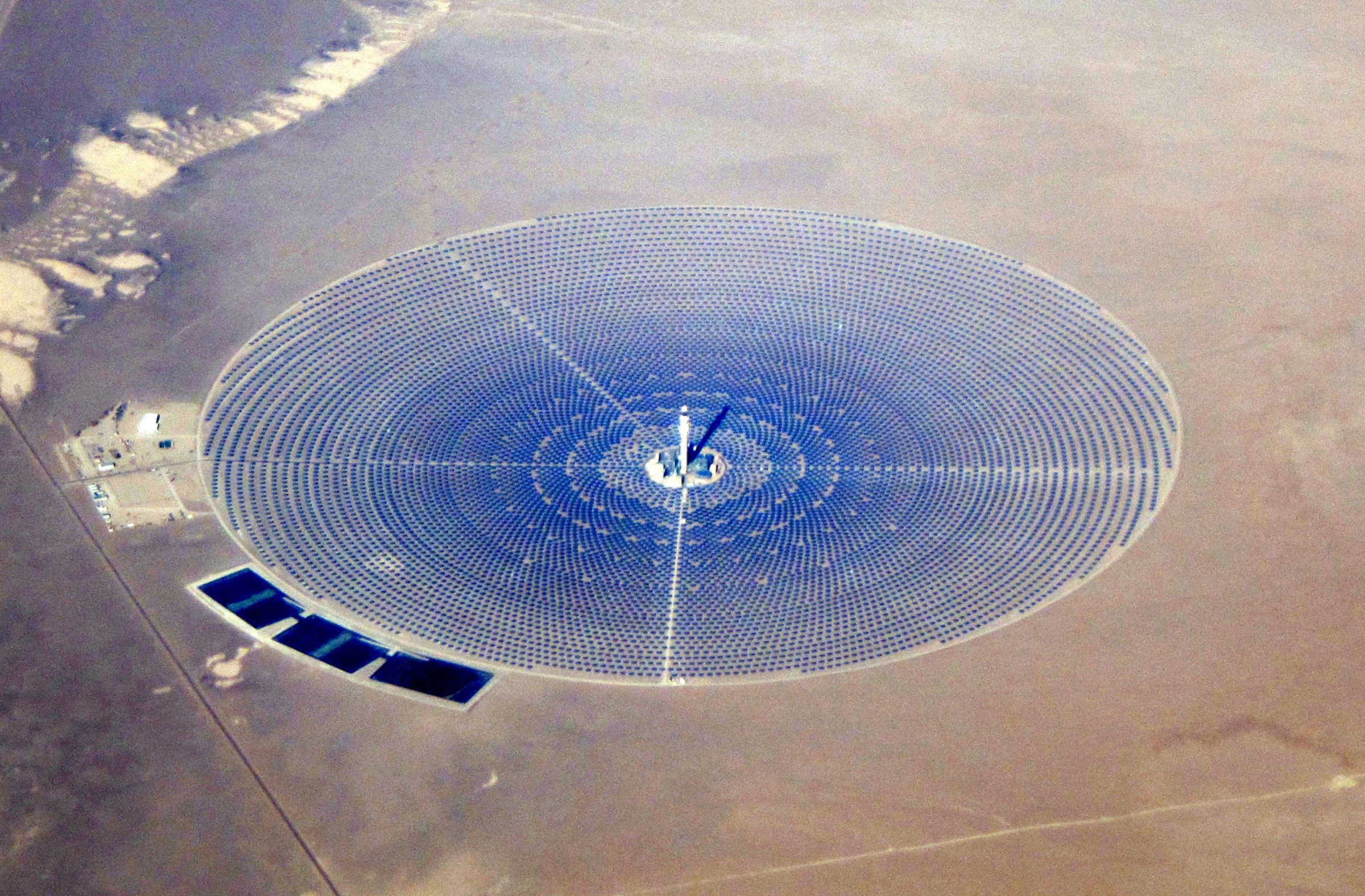 Solar Power Towers Are ‘Vaporizing’ Birds