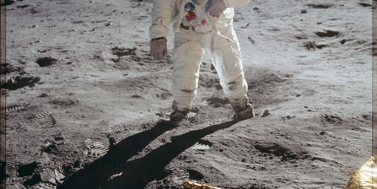 7 easy ways you can tell for yourself that the moon landing really happened