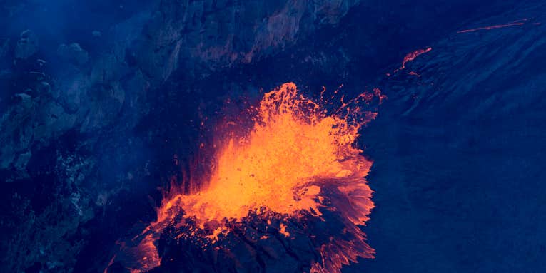 Watch A Rockslide’s Explosive Reaction With A Red-Hot Lava Lake
