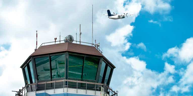 Air traffic controller training makes emergencies seem ordinary