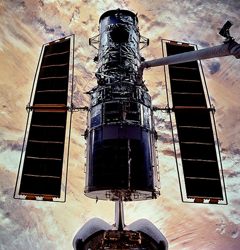 Why Isn’t the Hubble Space Telescope Just Attached to the International Space Station?