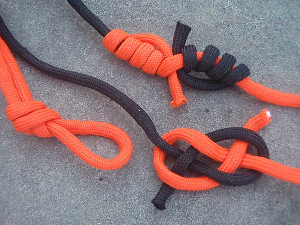 paracord tied in knots