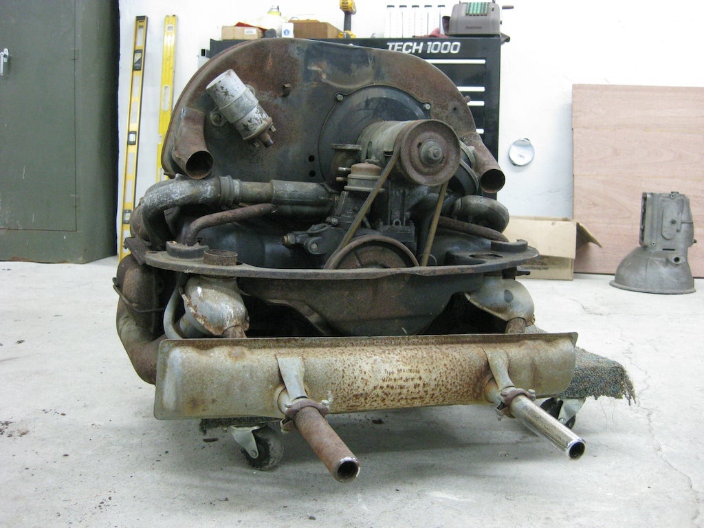 This dual port 1600 engine came from a 1970 Super Beetle. It sits here in my shop, awaiting a teardown.