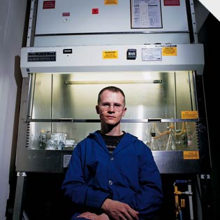 PATRIOT PAINS<br />
University of Connecticut grad student Tom Foral saved anthrax samples when he should have destroyed them. He faced prison and big fines; now he has a record that could squelch hopes for a military career.