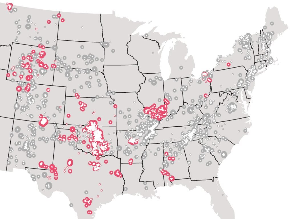 map showing locations of earthquakes east of the rockies from 1973 to 2014, with a noticeable cluster of quakes in Oklahoma