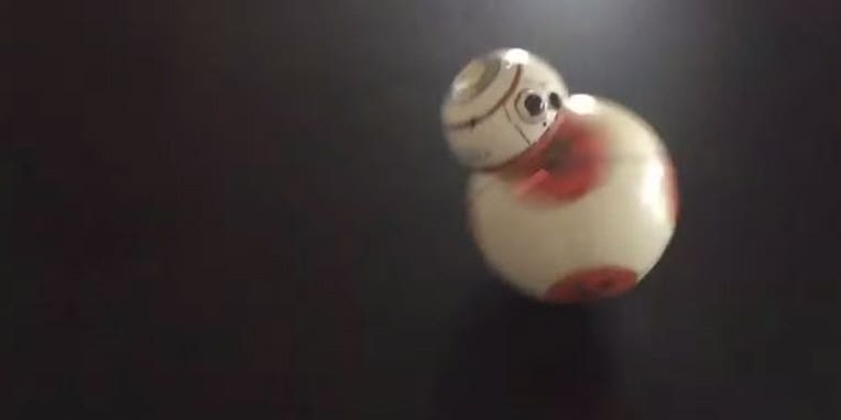 Video: Star Wars Fan Builds Tiny Working Droid