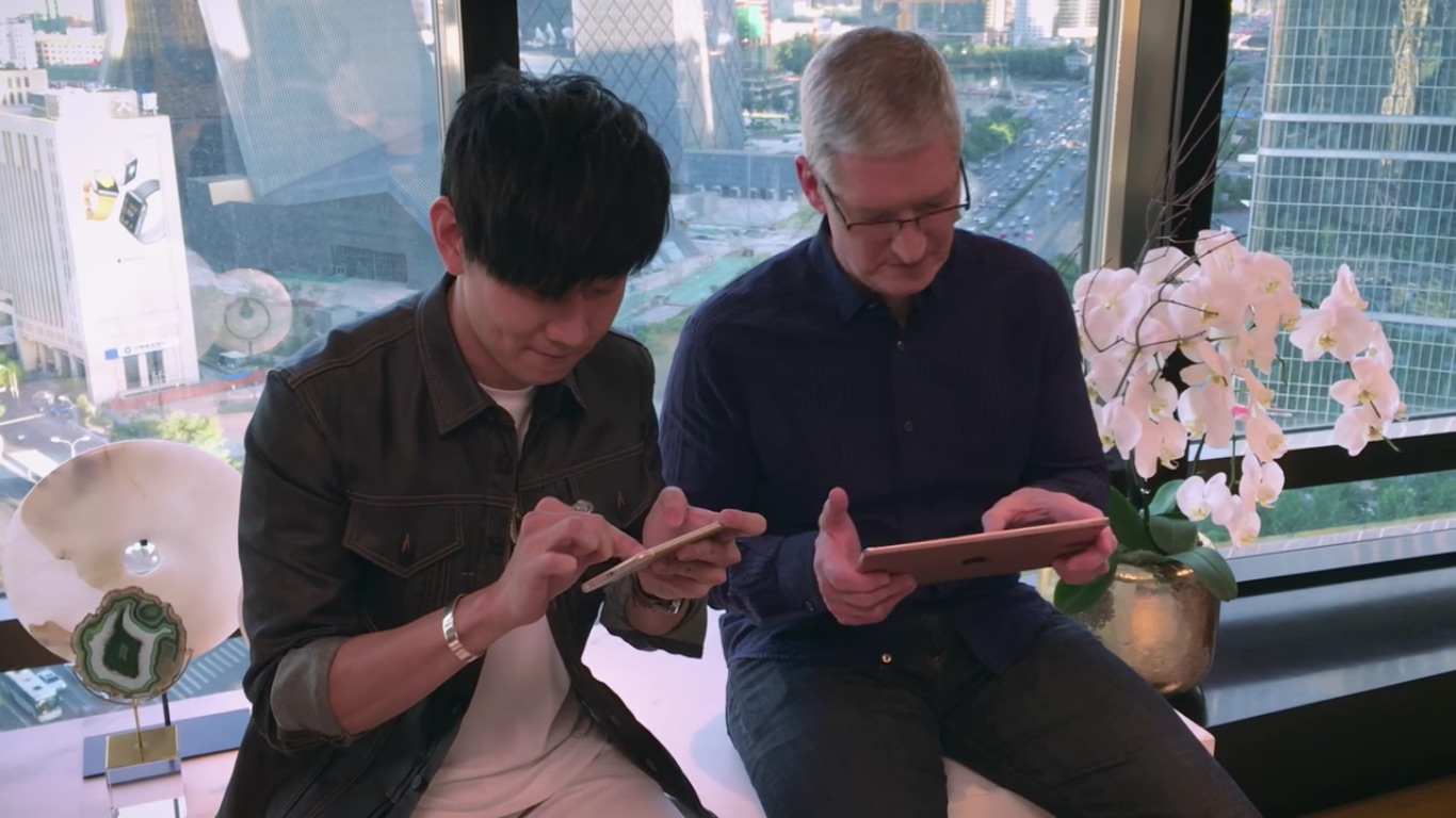 Watch Tim Cook and JJ Lin Play A Song on GarageBand