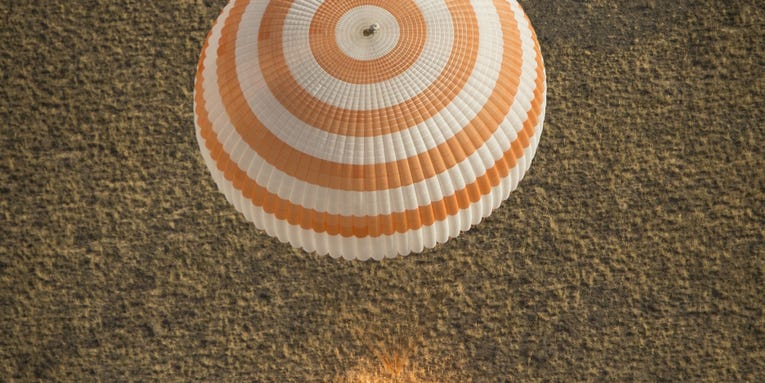 Big Pic: A Flaming Soyuz Spacecraft Carries Three Astronauts Home