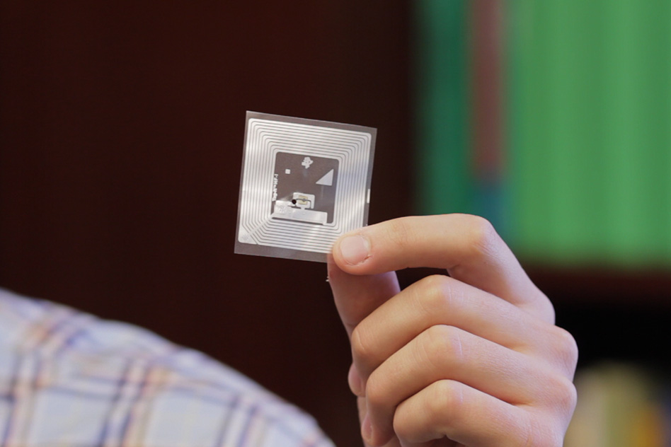 Miniature Aroma Sensors Put A Nose In Your Pocket