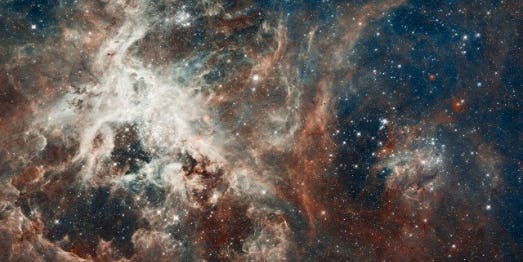 Hubble Snaps a Star Factory at the Center of the Tarantula Nebula