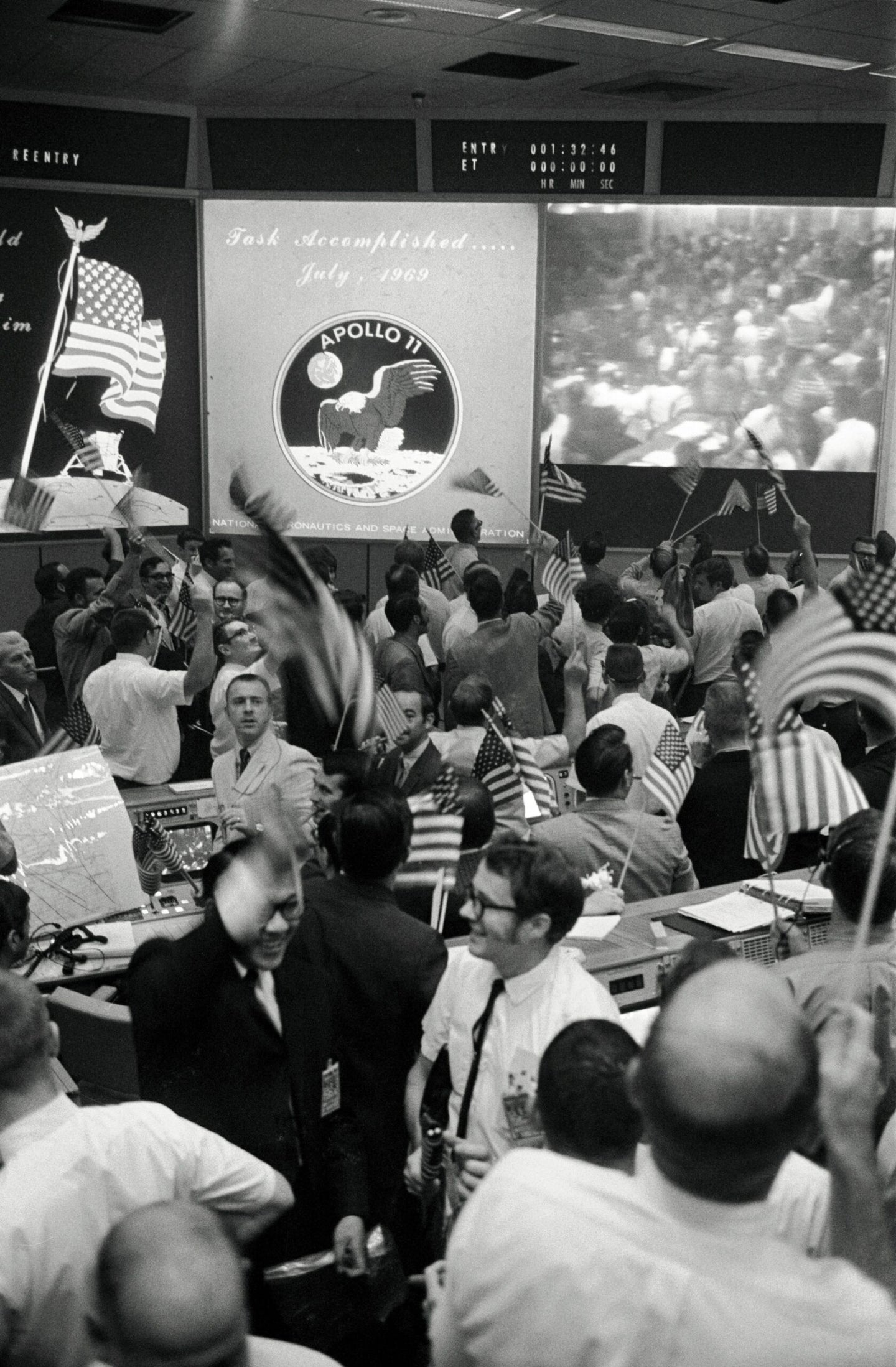 Vintage Big Pic: NASA Mission Control Celebrates The Return Of Apollo 11