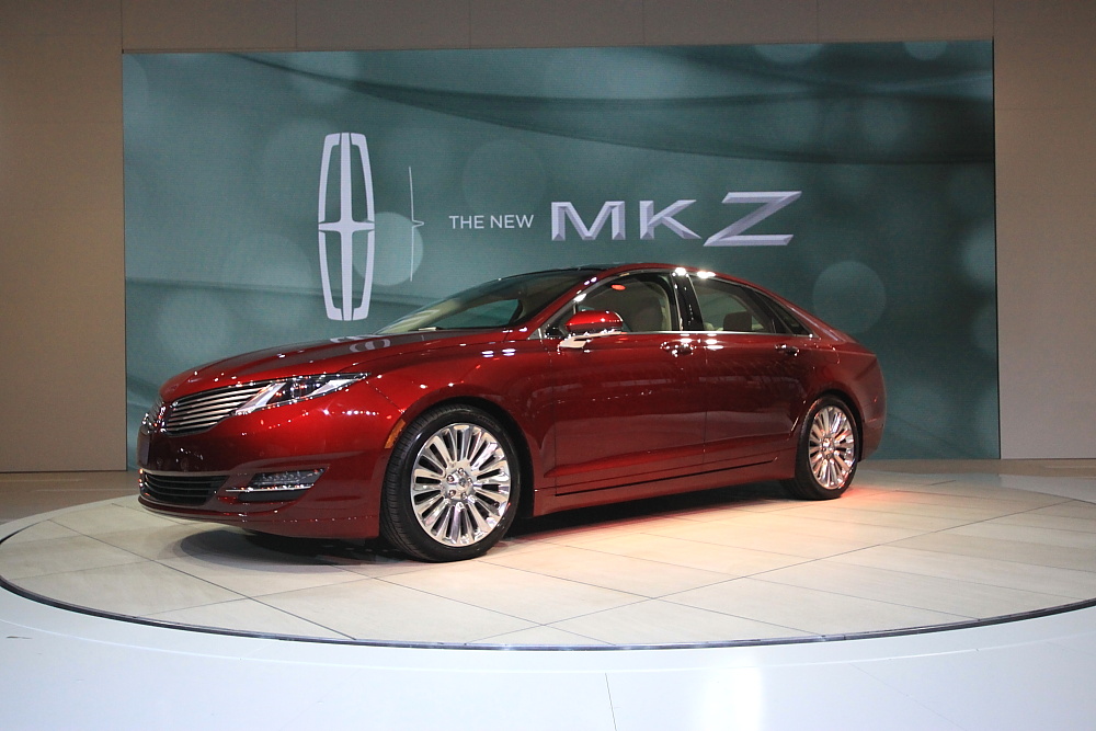 The 2013 Lincoln MKZ -- particularly the finally-perfected split-wing grille and the enormous retractable glass roof -- attracted plenty of admiring gazes.