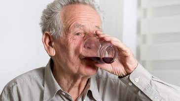 There may be a link between alcohol and dementia, but it’s complicated
