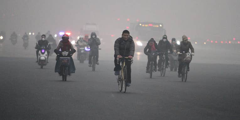 Beijing Finally Goes On High Alert As Heavy Smog Continues To Plague City