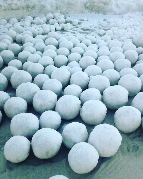 naturally forming snowballs