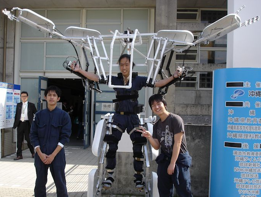 Video: DIY Human-Powered Exoskeleton Makes You Bigger, Stronger, Funnier