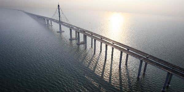 China Opens the World’s Longest Bridge Over Water, Toppling American Record-Holder