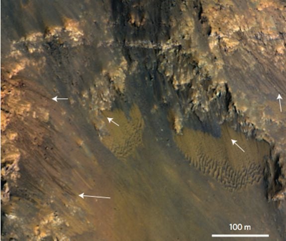 dark streaks on Mars surface