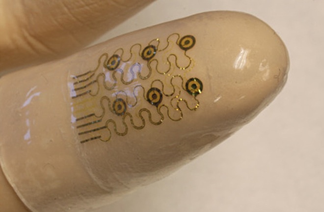 Electronic ‘Smart Fingertips’ Could Give Robots and Doctors Virtual Touch