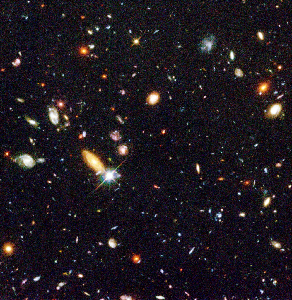 Thousands of galaxies as seen from Hubble