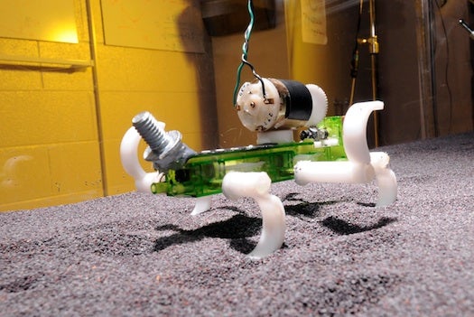 This little legged robot moves especially efficiently on grainy media, such as sand.