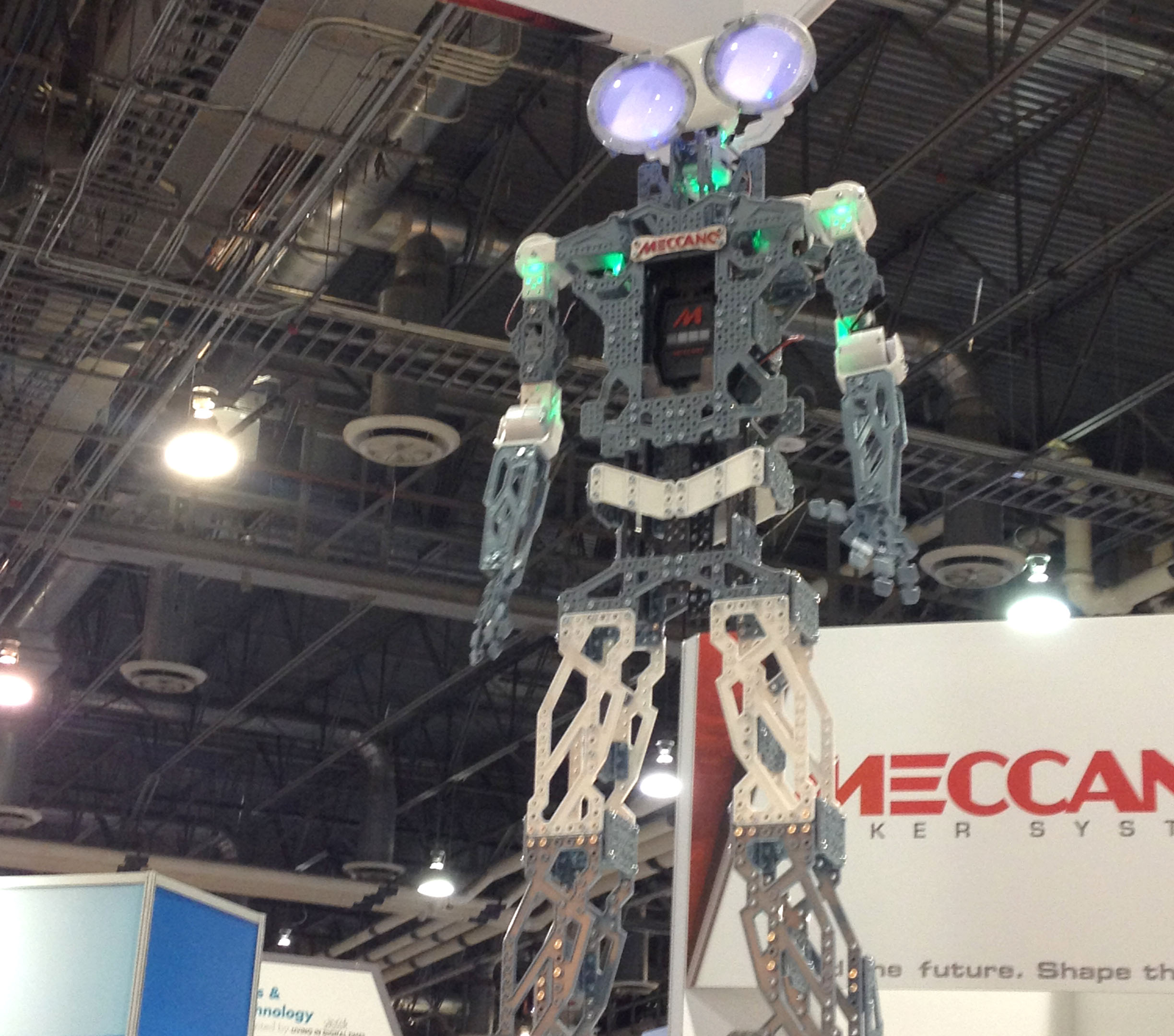 CES 2015: A Life-Size Erector Set Robot Kit