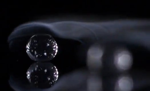 Amazing Video: A Water Droplet Skitters In A Super-Hot Pan at 3,000fps