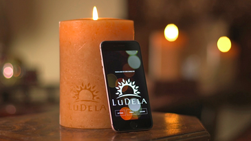 Smart Wax Candle Perfect For People Who Can’t Stop Knocking Candles Over