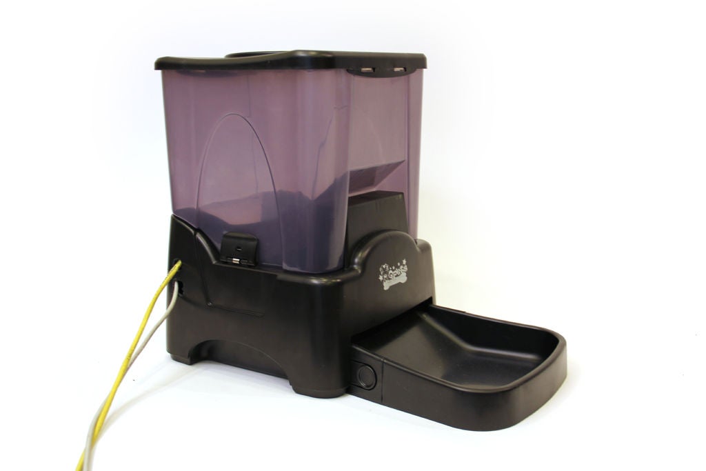 Twitter-controlled Pet Feeder