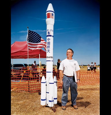 <strong>ROCKET</strong> Long March 2E<br />
<strong>ROCKETEER</strong> Florida engineer Rick Boyette <strong>DESIGN</strong> Meticulous reconstruction of Chinese rocket<br />
<strong>INVESTMENT</strong> 100 hours, $2,180<br />
<strong>LAUNCH</strong> It explodes mid-air: a rocket piata.