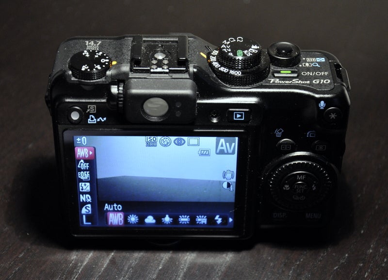 Manual knobs and a straight-forward LCD interface on the Canon G10