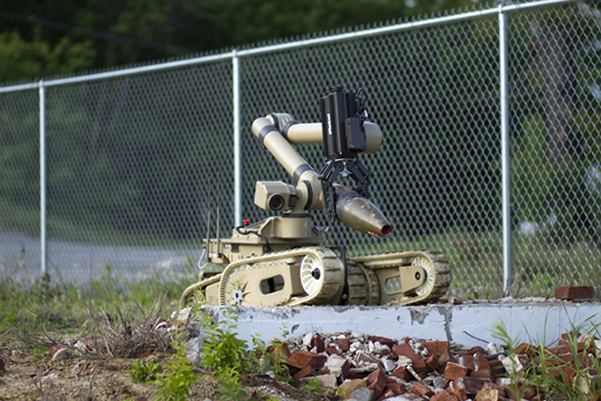 iRobot’s 710 Warrior, Strong Enough to Tow a Car, is Finally Ready for the Field