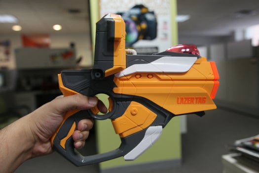 Enorme Oficial Destello Hasbro Lazer Tag Blaster Review: Smartphone, Meet Laser Tag Gun