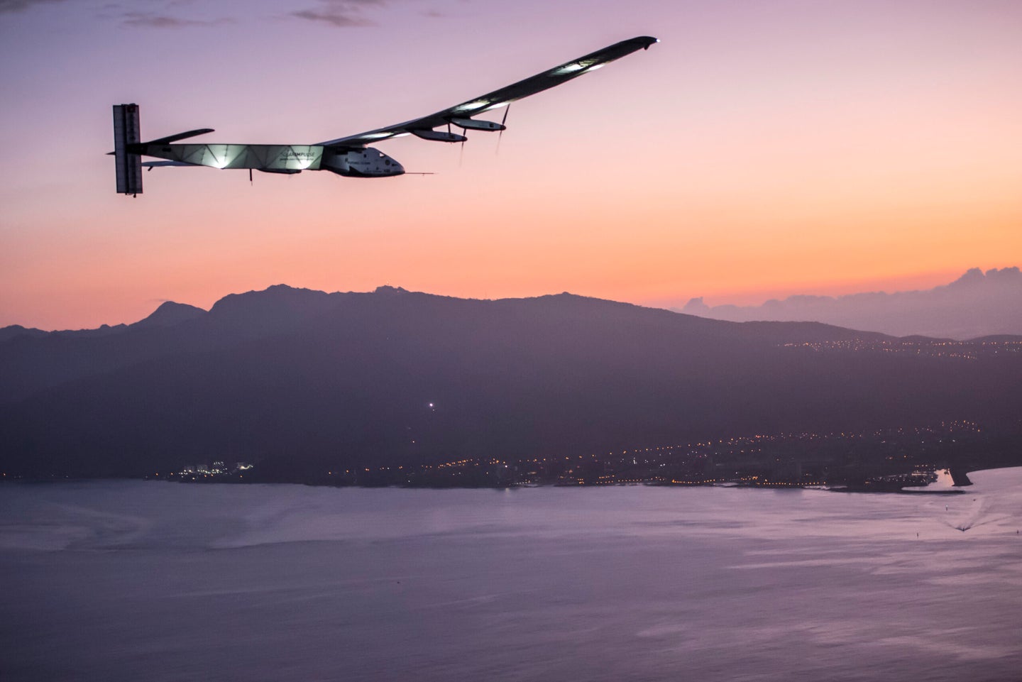 Solar Impulse Landing In Hawaii
