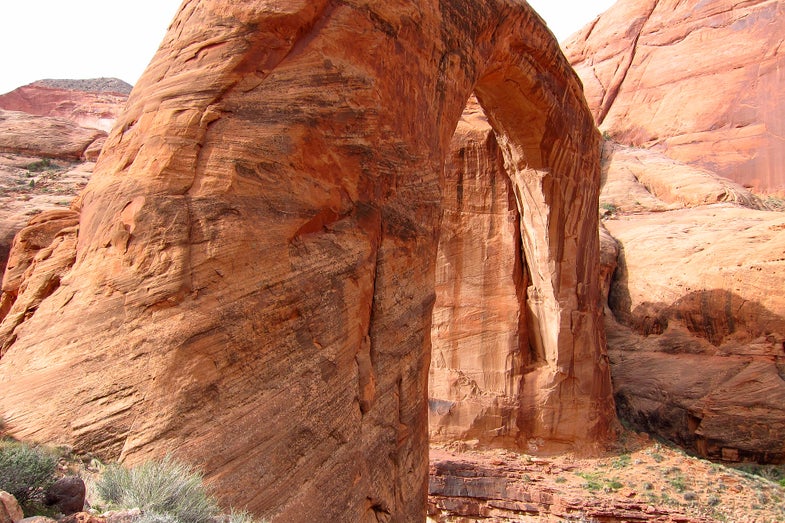Humans Can Make This Giant Arch Vibrate