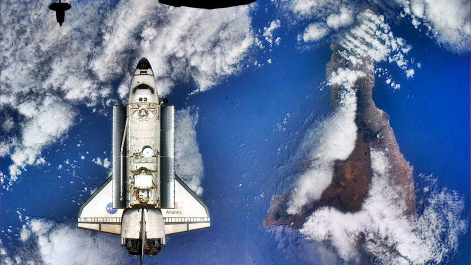 This shot is so great! Look at the shuttle, it looks like that island. [<a href="https://www.facebook.com/photo.php?fbid=380569161977584&amp;set=a.192036114164224.46763.100000735105355&amp;type=1&amp;theater">Chet-Apichet</a> via <a href="http://gizmodo.com/5896781/one-of-the-most-beautiful-images-of-the-space-shuttle">Gizmodo</a>]