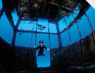 BOTTOM'S UP<br />
The writer free dives on a 45-foot shipwreck off Grand Cayman Island.