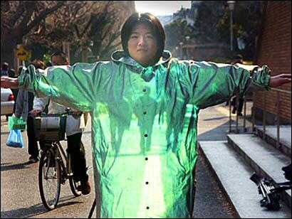 Engineer Susumu Tachi of Tokyo University demonstrates an "invisibility" cloak. Instead of bending light, it projects an image of a background onto the wearer´s front.