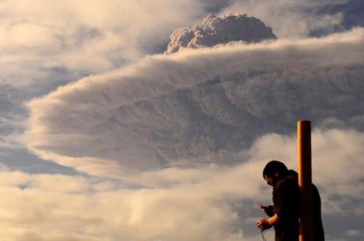 Gallery: Chile&#8217;s Puyehue Erupts, Making Ashen Artwork in the Sky
