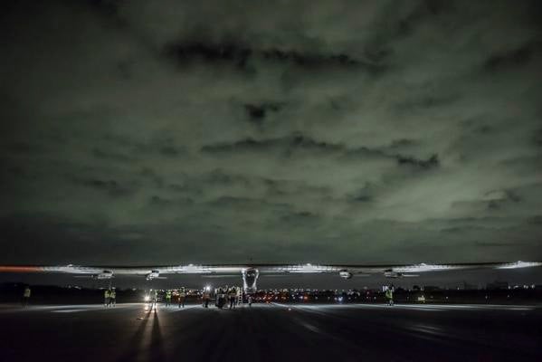 Solar Plane Passes Point Of No Return Over The Pacific