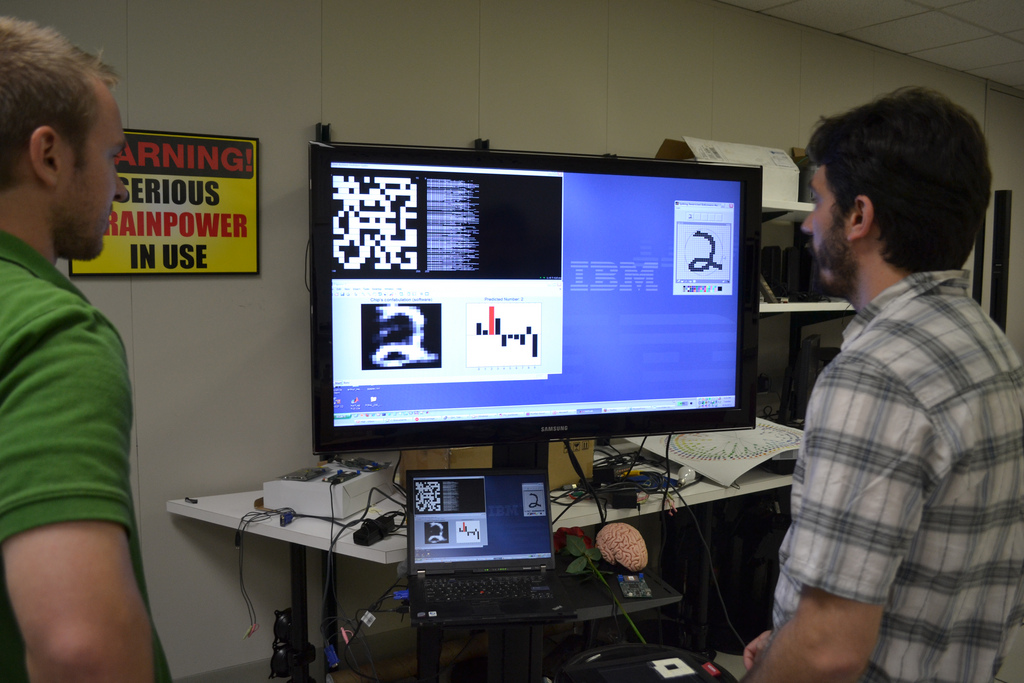 New Computer Chip Modeled on a Living Brain Can Learn and Remember