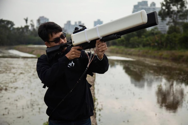 Skynet Anti-Drone Rifle Can Jam Signals In The Air