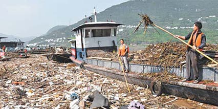 Islands of Garbage, Washed In By Rain, Threaten to Overrun China’s Three Gorges Dam