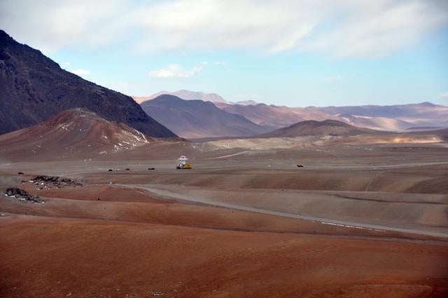 ALMA antennas are designed to survive the harsh conditions high in the Andes, including strong winds and temperatures that fluctuate between -4 degrees F and 68 degrees F.