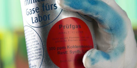 Glove Changes Color When It Detects Toxins