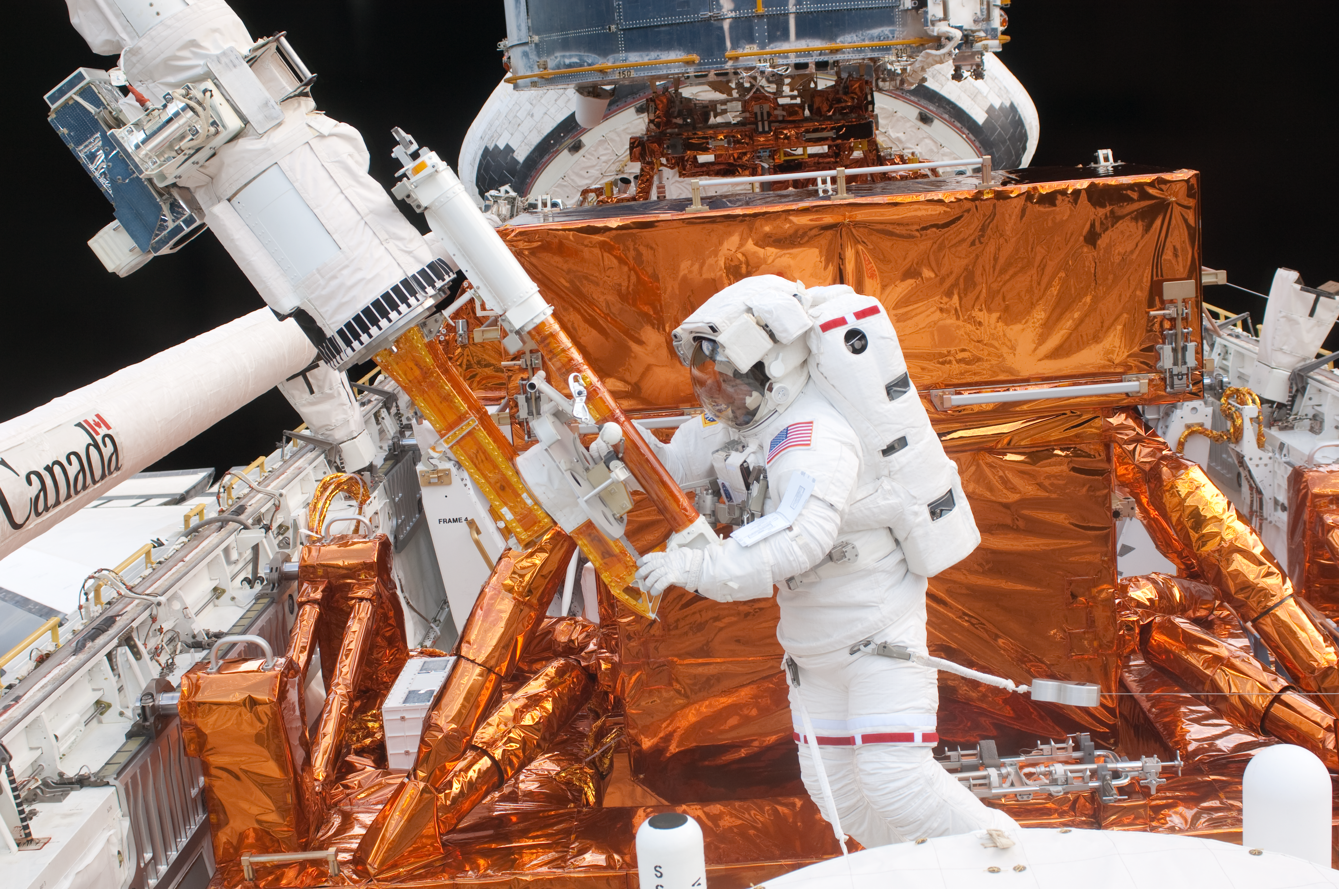 Massimino repairing the Hubble Space Telescope
