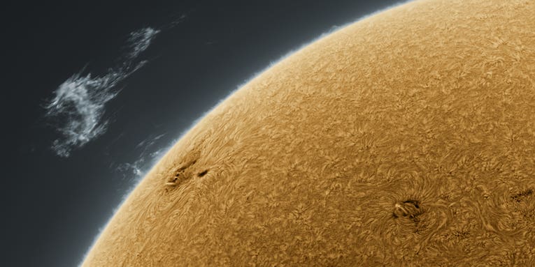 Backyard Astronomer Nabs Stupendous Sun Photo