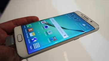 The Samsung Galaxy S6 Edge Offers Super-Quick Charging and Beautiful Display