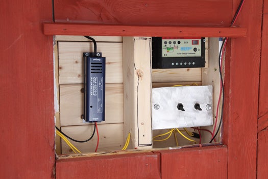 A box houses the solar controller, voltage reducer, and switches.