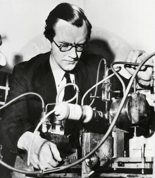 Maurice H. F. Wilkins made essential x-ray photos of DNA